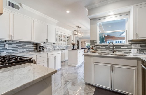 Lake Highlands Villa | Relax with Style - Great Location and Amenities