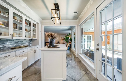 Lake Highlands Villa | Relax with Style - Great Location and Amenities