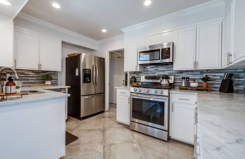 Lake Highlands Villa | Relax with Style - Great Location and Amenities