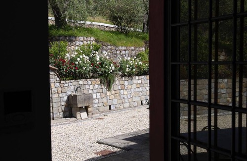 Pistoia Apartment | Relax with the whole family in this peaceful accommodation nestled in the countryside