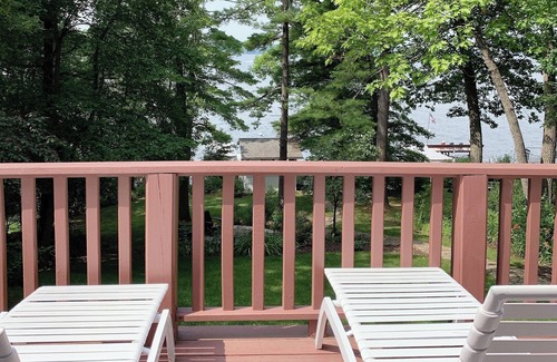 Markesan House | Relax with the whole family at this sweet lakefront cottage on big Green Lake.