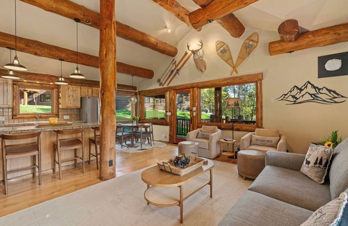 Wilson House | Relax with the whole family at The Fox Den in Wilson.