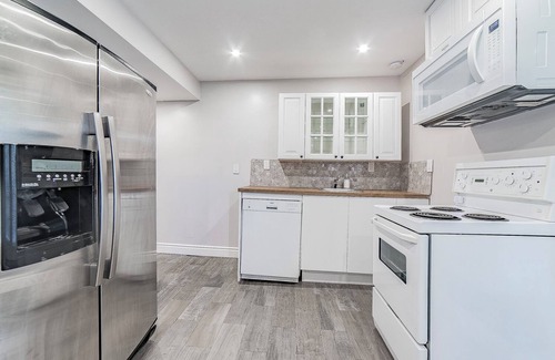 Niagara Falls House | Relax with your family at this peaceful place to stay next to the Niagara River