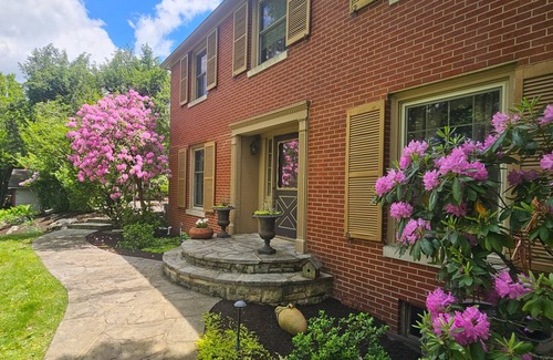 Armbrust House | Relax & Work: Cozy 4BR Retreat, Fireplace, Fast Wi Fi, Ideal Location, Turnpike