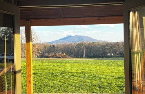 Pilot Mountain Cabin | Relaxation and a priceless view!