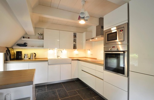 Midlum House | "Relaxation and adventure at Reethus Dörpsend: your perfect vacation!"