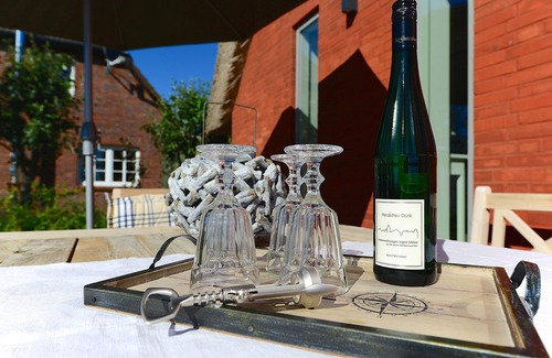 Midlum House | "Relaxation and adventure at Reethus Dörpsend: your perfect vacation!"