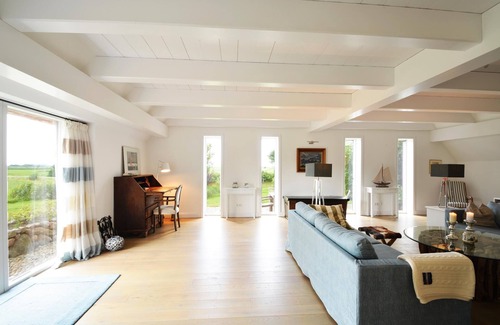 Midlum House | "Relaxation and adventure at Reethus Dörpsend: your perfect vacation!"