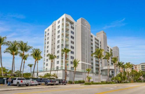 Sunny Isles Beach Apartment | Relaxation at its Finest Water-view in Golden Bay with FREE PARKING