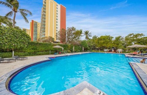 Sunny Isles Beach Apartment | Relaxation at its Finest Water-view in Golden Bay with FREE PARKING
