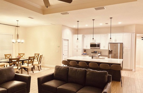 North Port House | Relaxation Awaits: Luxurious Vacation Home with Heated Pool near Mineral Springs