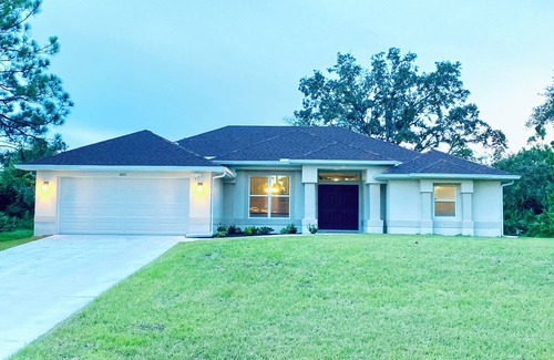 North Port House | Relaxation Awaits: Luxurious Vacation Home with Heated Pool near Mineral Springs