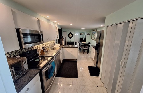 Key Largo Village House | Relaxation Home , closed to private comunity beach , restaurants , Publix .