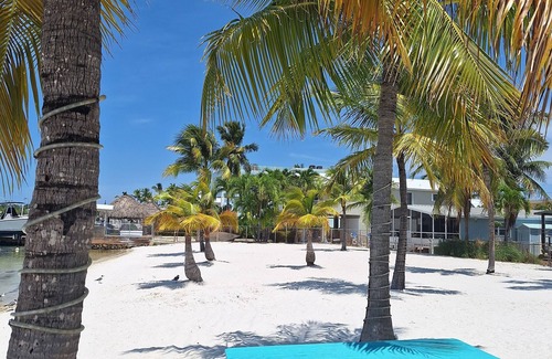 Key Largo Village House | Relaxation Home , closed to private comunity beach , restaurants , Publix .