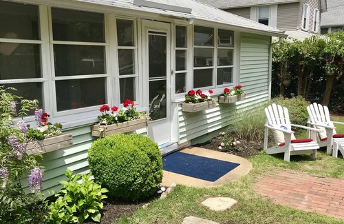 Westbrook Center Cottage | RELAXATION! Inviting, Cozy NE Cottage, 2 min walk to 🏖️, Midcoast NYC, Boston.