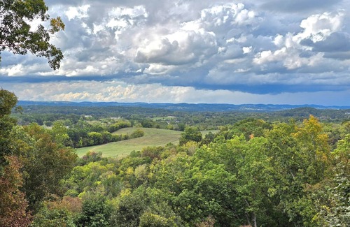 Newport Cabin | Relaxation Meets Fun at Our “Endless View Cabin”