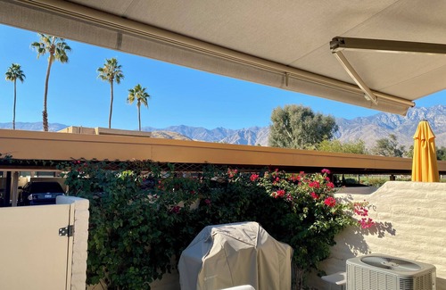 Palm Springs Villa | RELAXATION! Serene garden patio, fire pit and VIEWS, resort amenities + more