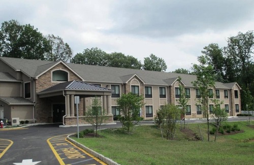 Monmouth Junction Hotel | Relaxed Getaway, Close to Major Malls & Movie Theaters
