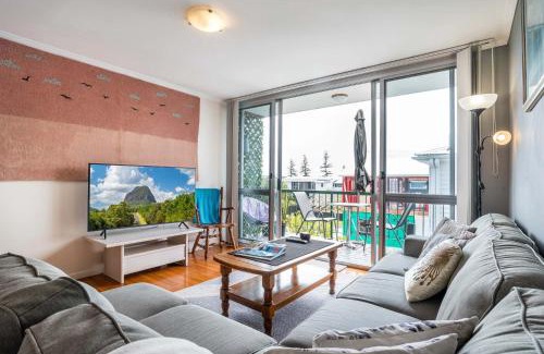 Wynnum Apartment | Relaxed Bayside Living Sleeps 4