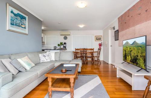 Wynnum Apartment | Relaxed Bayside Living Sleeps 4