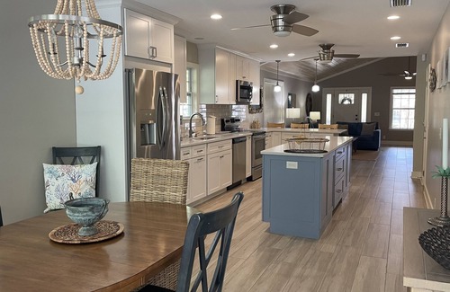 Saint Simons Heights Cottage | Relaxed Coastal Living! Family-sized cottage near everything.