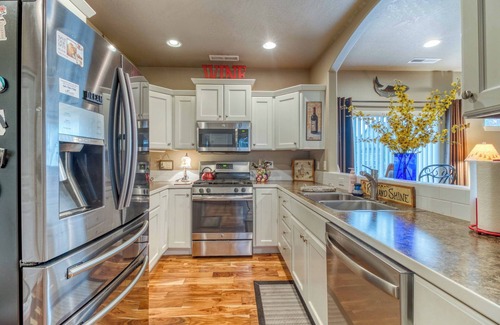 Old Farm District House | Relaxed Comfort in SE Bend – 3BR, 2BA with A/C & Cozy Patio