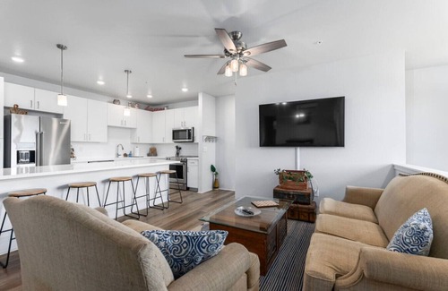 Ewa Apartment | Relaxed Island Living | Parking, Workspace, AC, WD