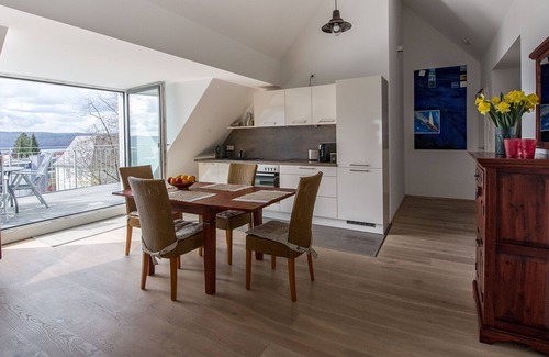 Ueberlingen Apartment | Relaxed peace above the rooftops in Überlingen West with a view of Lake Constance
