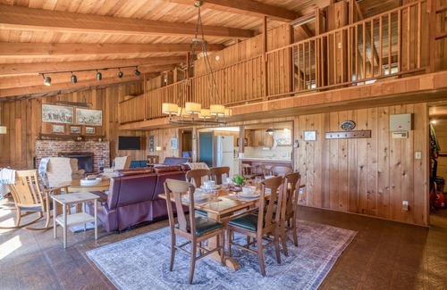 Yachats House | Relaxed, Secluded Oceanfront Cottage has Large Yard and Access to Miles of Beach