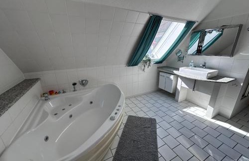 Zingst Apartment | Relaxen am Meer - mit Parkplatz und Whirlpoolwanne, Ostsee