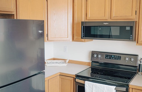 East Wenatchee House | Relaxing 2-Bedroom Home with Private Deck in East Wenatchee