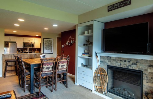 Lincoln Condo | Relaxing 2-bedroom condo in serene Lincoln with pool, fitness room, TV and WiFi