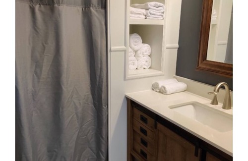 Middle River House | Relaxing 2 bedroom cottage by the water!