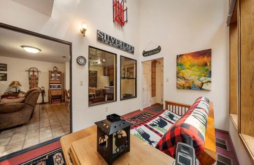 Croft House | Relaxing 2BD Cabin in the Sierra
