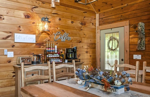Sevierville Cabin | *Relaxing 2BDR Getaway! HOT TUB + Arcade + XBox*