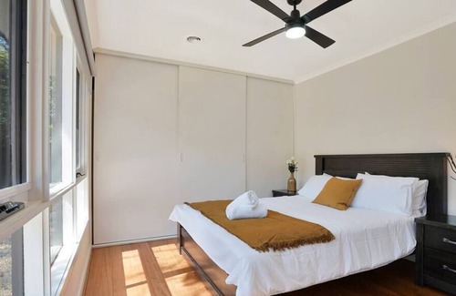 Forest Hill House | Relaxing 3 bdrm Family Home Forest Hill