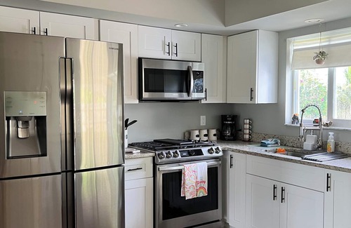 Port Saint Lucie House | Relaxing 3-Bedroom Retreat with Sunroom.