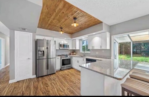 Port Saint Lucie House | Relaxing 3-Bedroom Retreat with Sunroom.