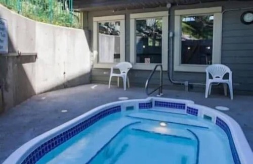 East Kootenay Condo | Relaxing 3-Bedroom Retreat & Mountain Views