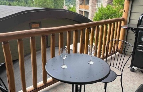 East Kootenay Condo | Relaxing 3-Bedroom Retreat & Mountain Views