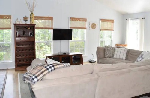 Gautier House | Relaxing 3BR 2BA Waterfront Getaway with Pool & Fishing Pier