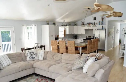 Gautier House | Relaxing 3BR 2BA Waterfront Getaway with Pool & Fishing Pier