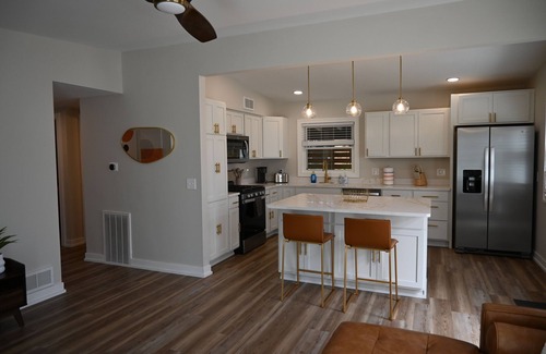 Lakeside House | Relaxing 3BR Home with Golf Course View – Minutes from the lake