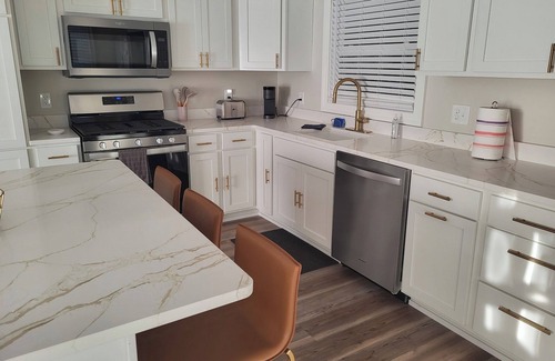 Lakeside House | Relaxing 3BR Home with Golf Course View – Minutes from the lake