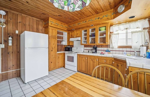 Greenbush Apartment | Relaxing 3BR Retreat on Lake Huron’s Shore