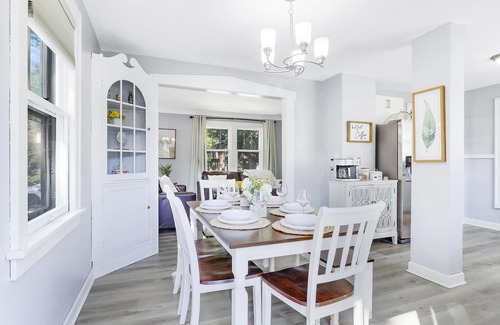 Minneapolis House | Relaxing 4-bedroom With A Nice Deck & Grill — Close to U of M