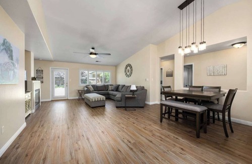 Greenacres House | Relaxing 4BR 2BA Sleeps 8 Family Friendly