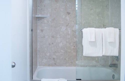 North Beach Hotel | Relaxing Accommodation | Direct Beach Access | 2 Spacious Room | Outdoor Pool