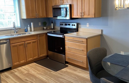 Central Naples Condo | Relaxing and peaceful at Miravista condo 5 min drive from the beach!