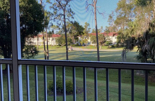 Central Naples Condo | Relaxing and peaceful at Miravista condo 5 min drive from the beach!